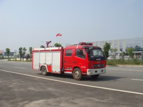 3.5吨东风多利卡水罐消防车